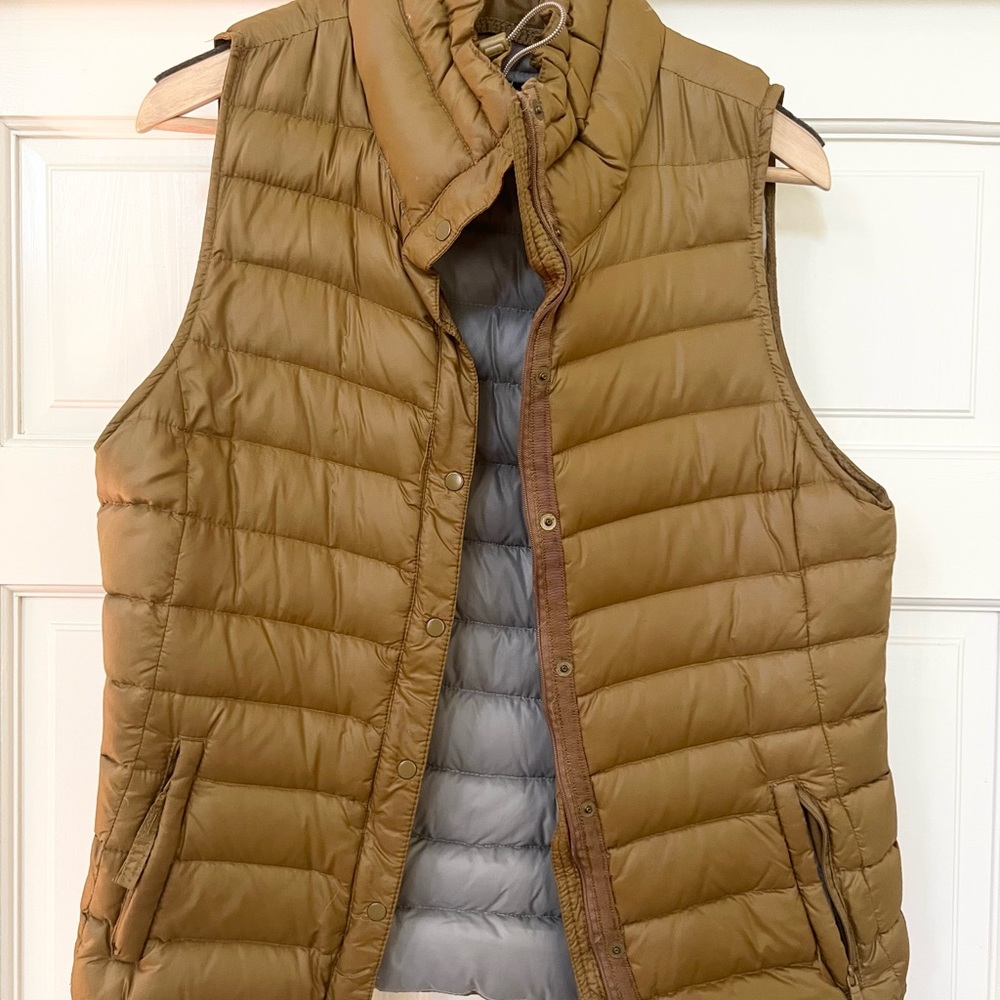 ARMY GREEN VEST